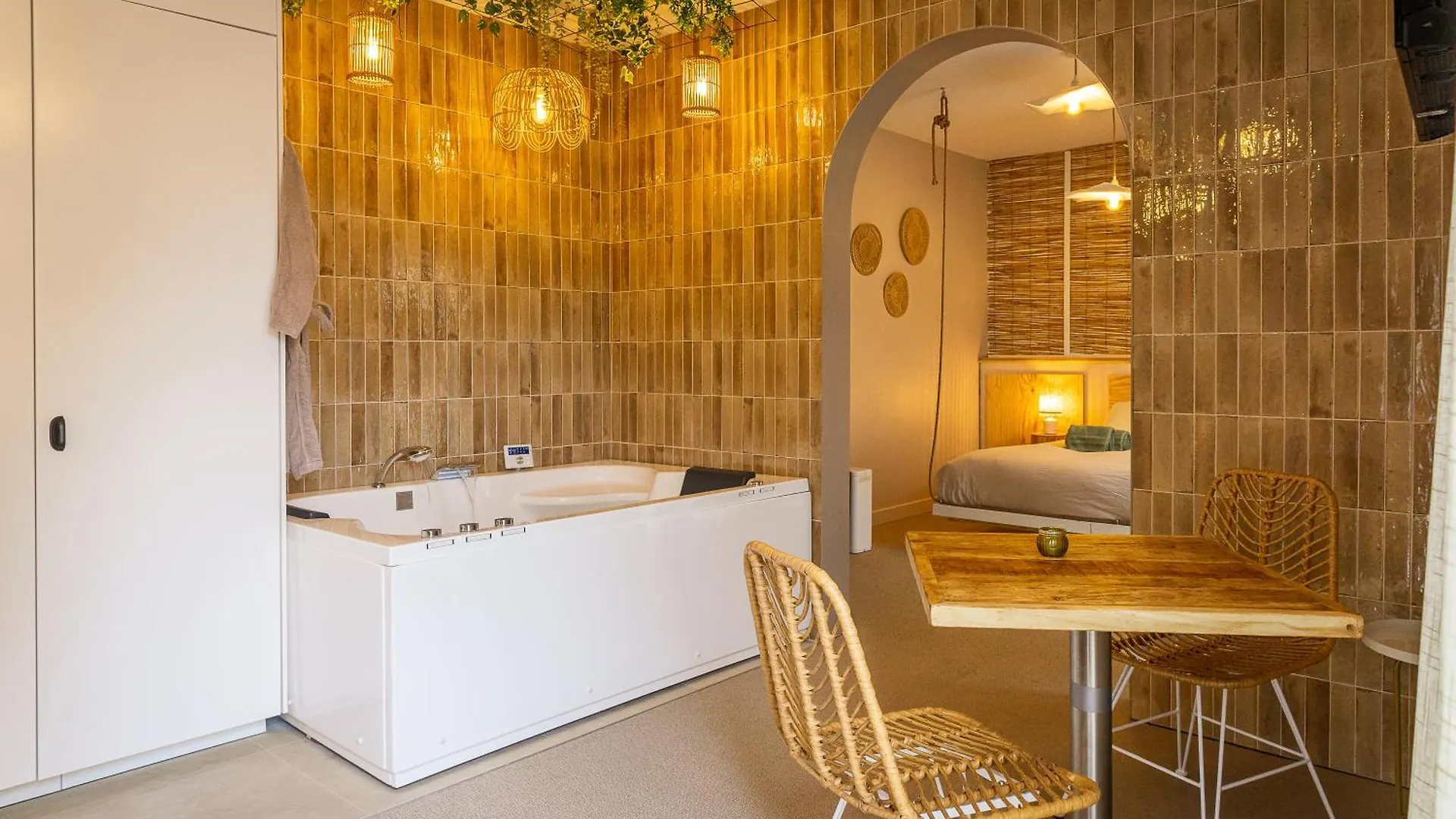 Love Room Suite Bali - Auray En Bretagne Brech Lägenhet